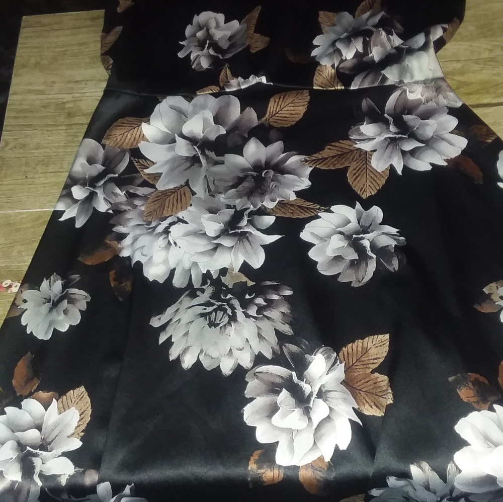 Dress - Picture 2 of 4
